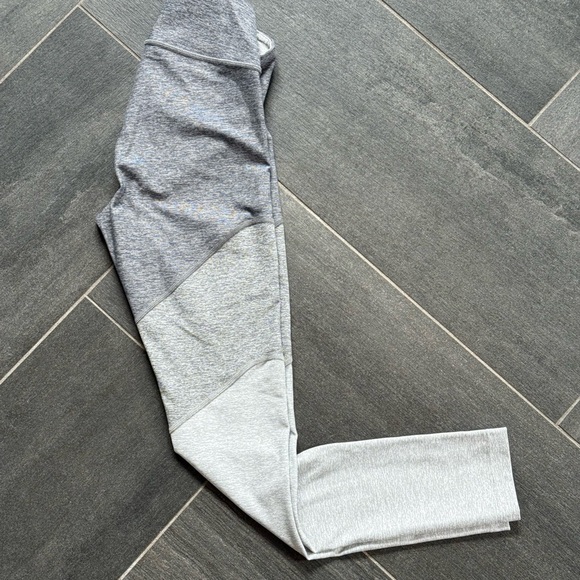 Outdoor Voices Colorblock Gray 7/8 Leggings XS - Picture 4 of 4